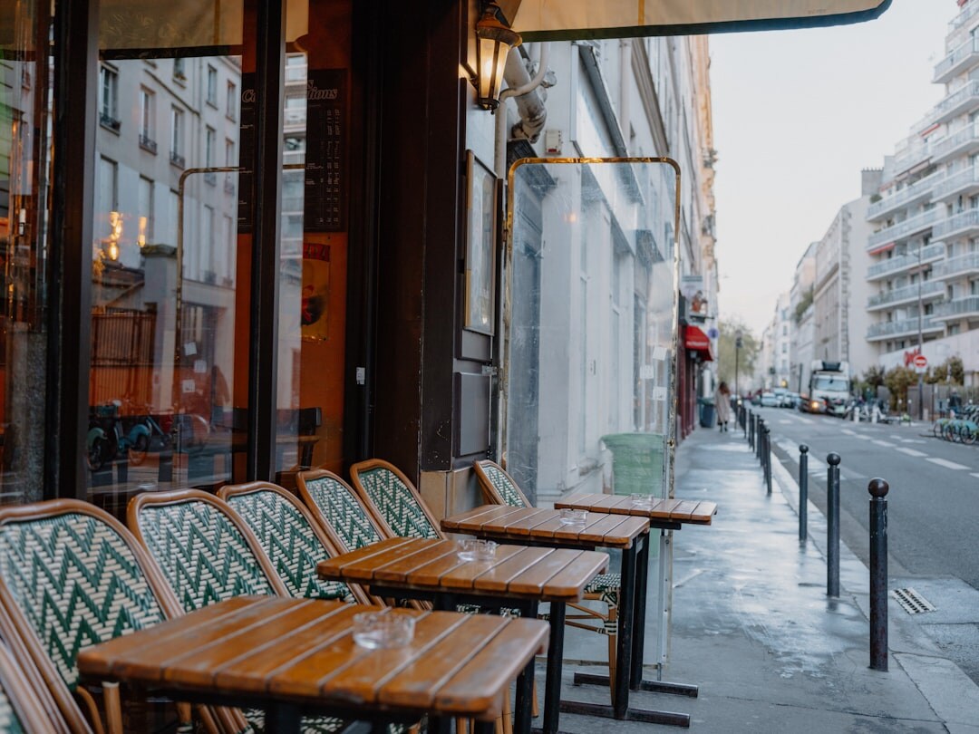 paris restaurant table setting